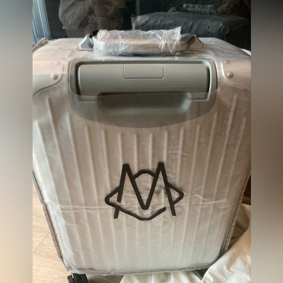 Authentic RIMOWA x DIOR carry on luggage - Picture 6 of 17